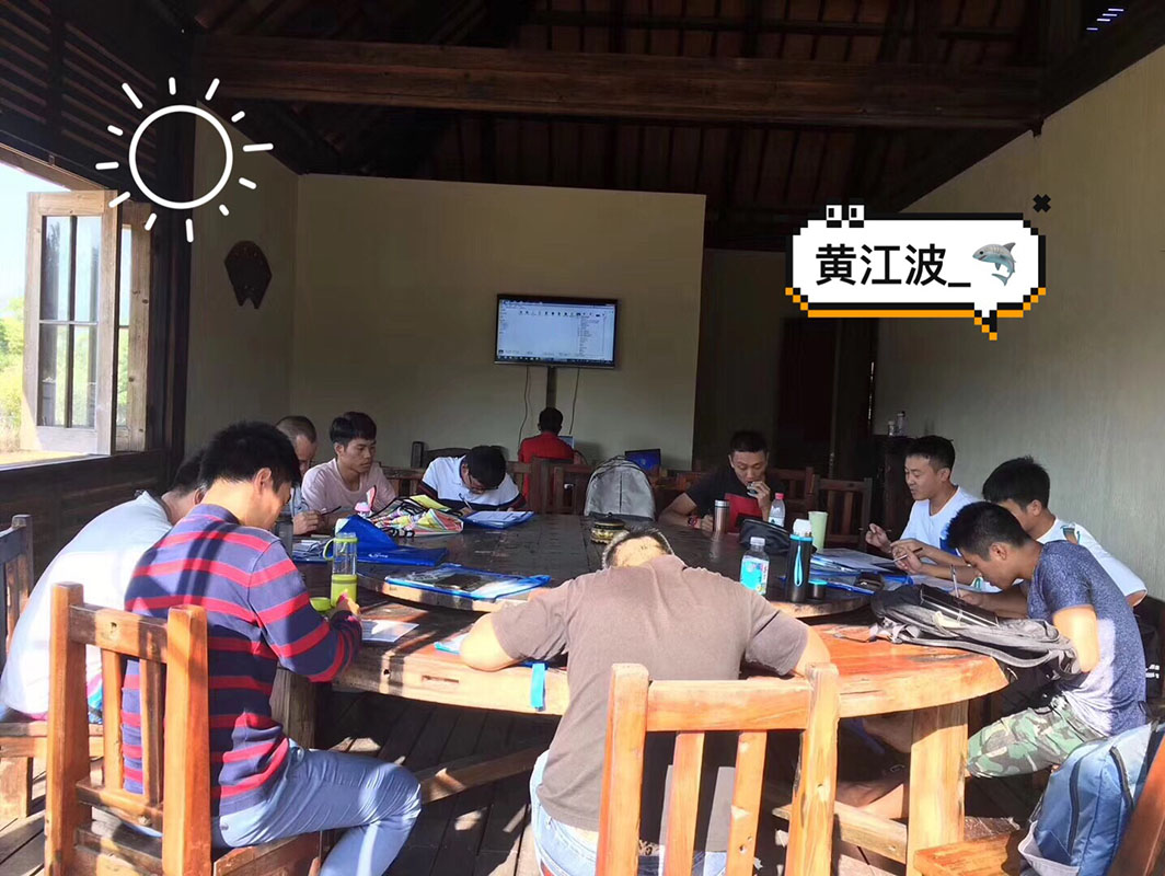除了俯瞰大地的飛翔，還有潛入海底的翱翔。